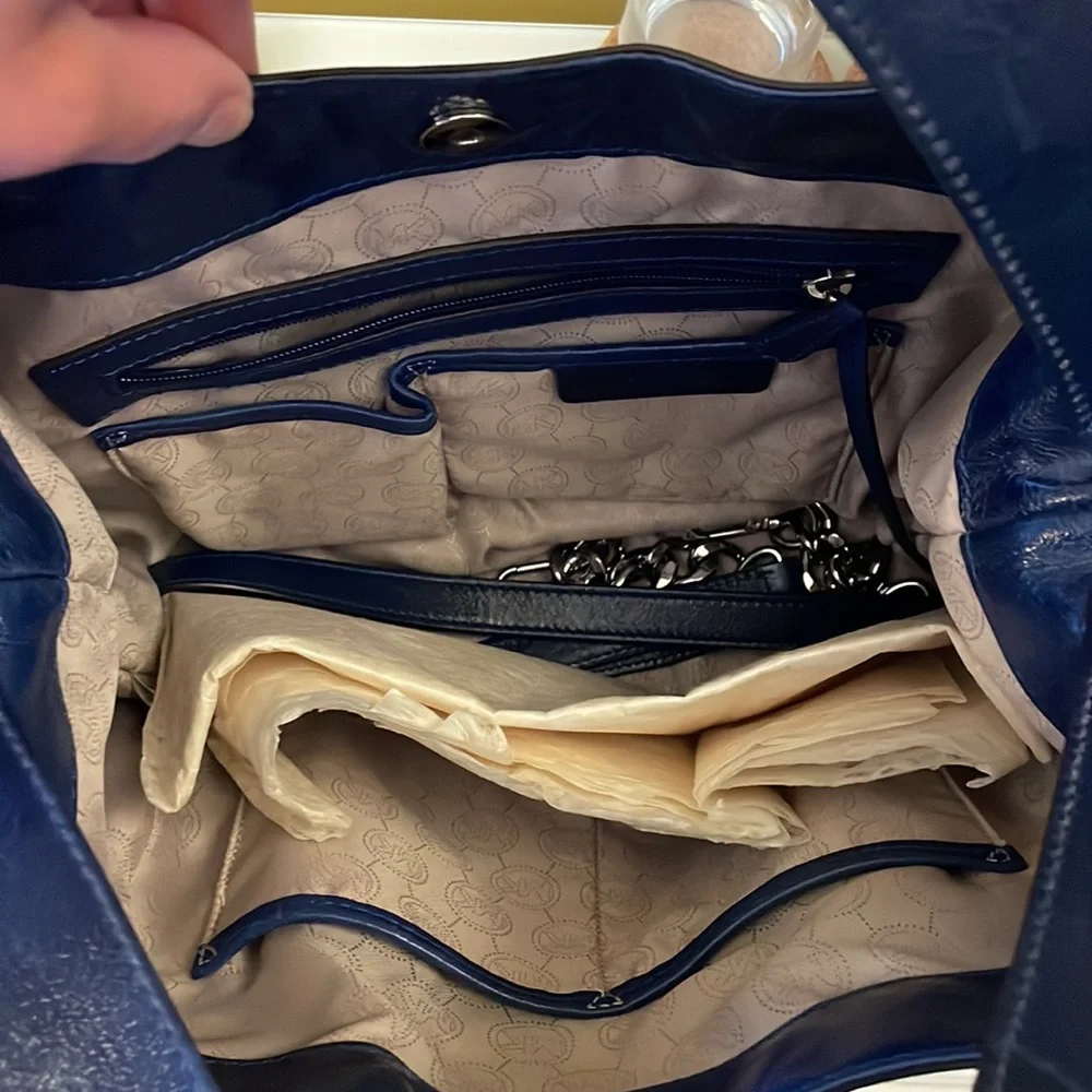 Michael Kors Devon bag in Blue - Picture 4 of 5